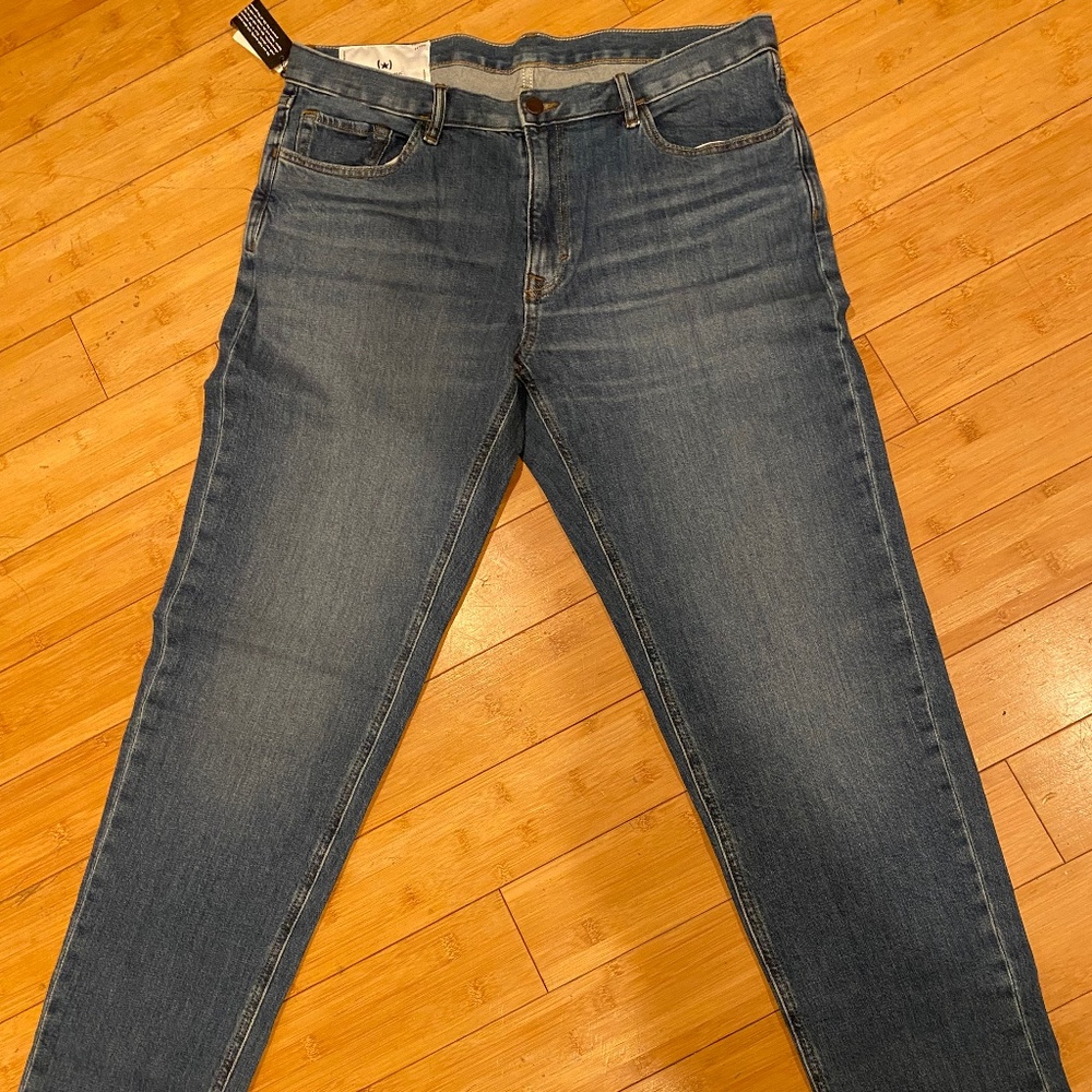Banana Republic Men’s Organic Athletic light wash tapered fit Jeans 36 x 34